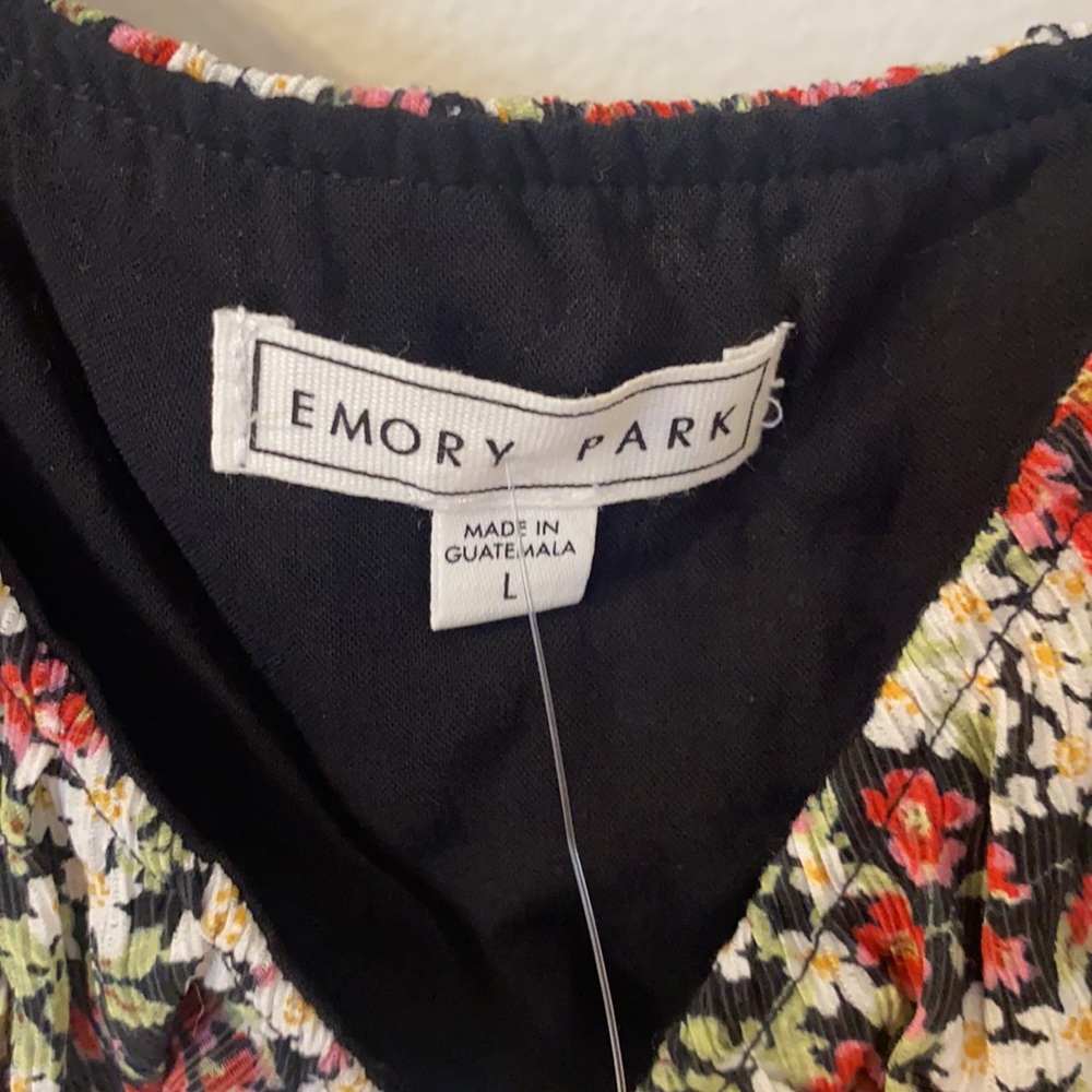 crop top - Picture 3 of 3